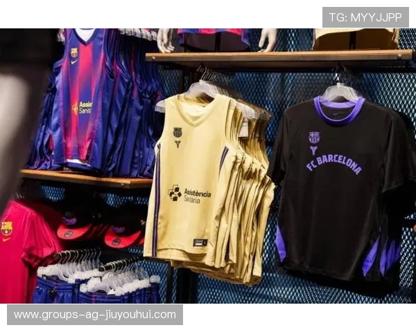 巴塞罗那足球长袖白色球衣设计新款发布展现独特风格与时尚元素